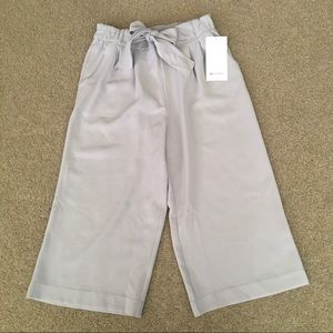 Lululemon Noir Cropped Pants  20” inseam